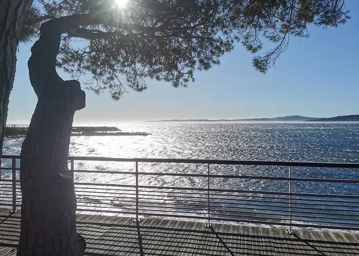 La Calanque Du Boucharel 圣艾格夫